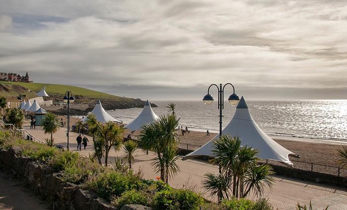 The south-facing beach of Whitmore Bay at Barry Island is a sweeping crescent of perfect golden sand flanked by a wide promenade.  Lots of seaside att